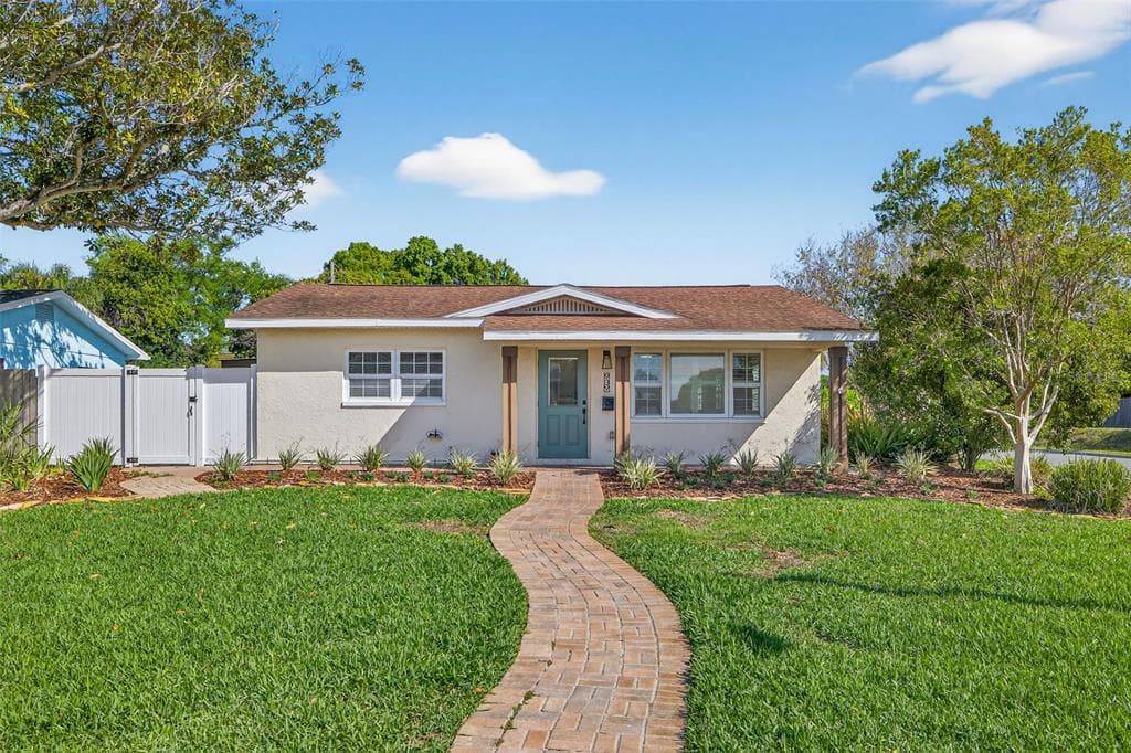 939 39TH AVENUE NE ST PETERSBURG, FL 33703