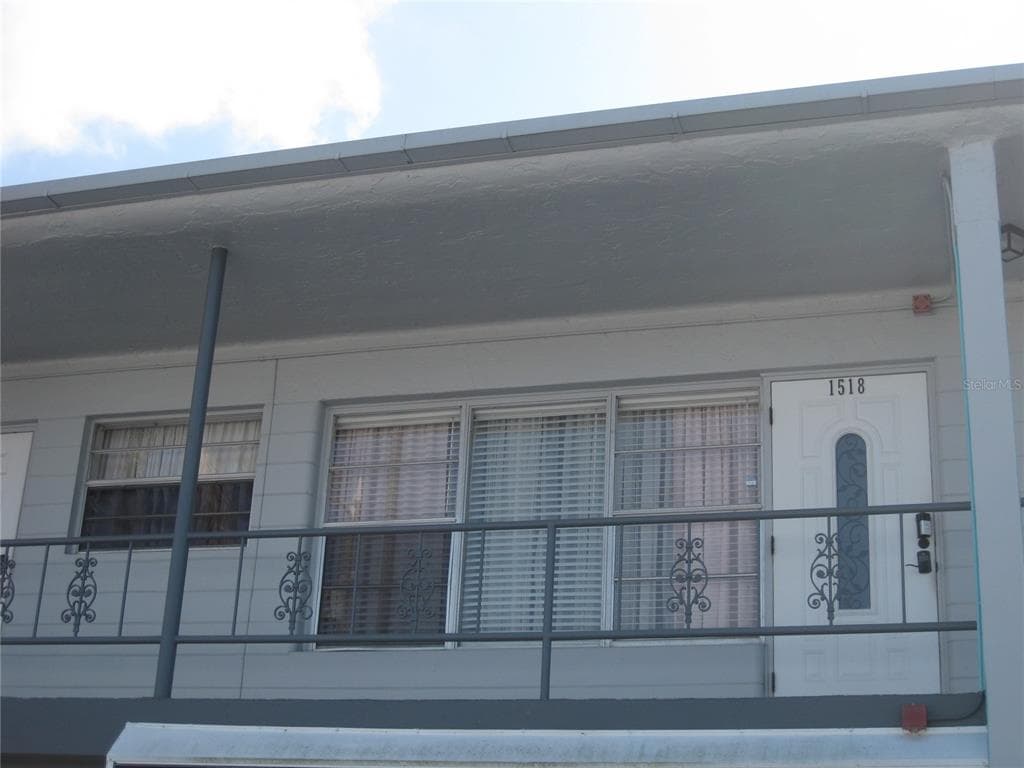 5860 43RD TERRACE N UNIT 1518 KENNETH CITY, FL 33709