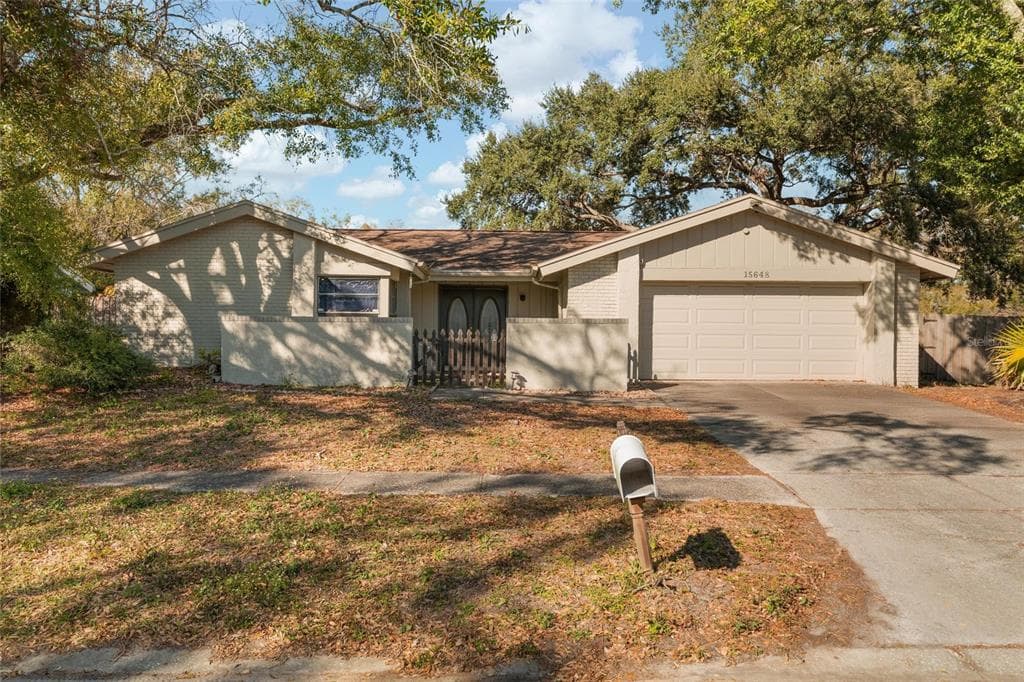 15648 BEAR CREEK DRIVE TAMPA, FL 33624