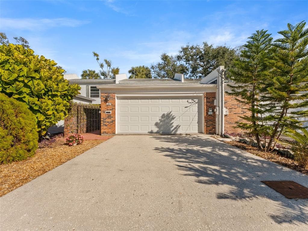 110 S LAUBER WAY TAMPA, FL 33609
