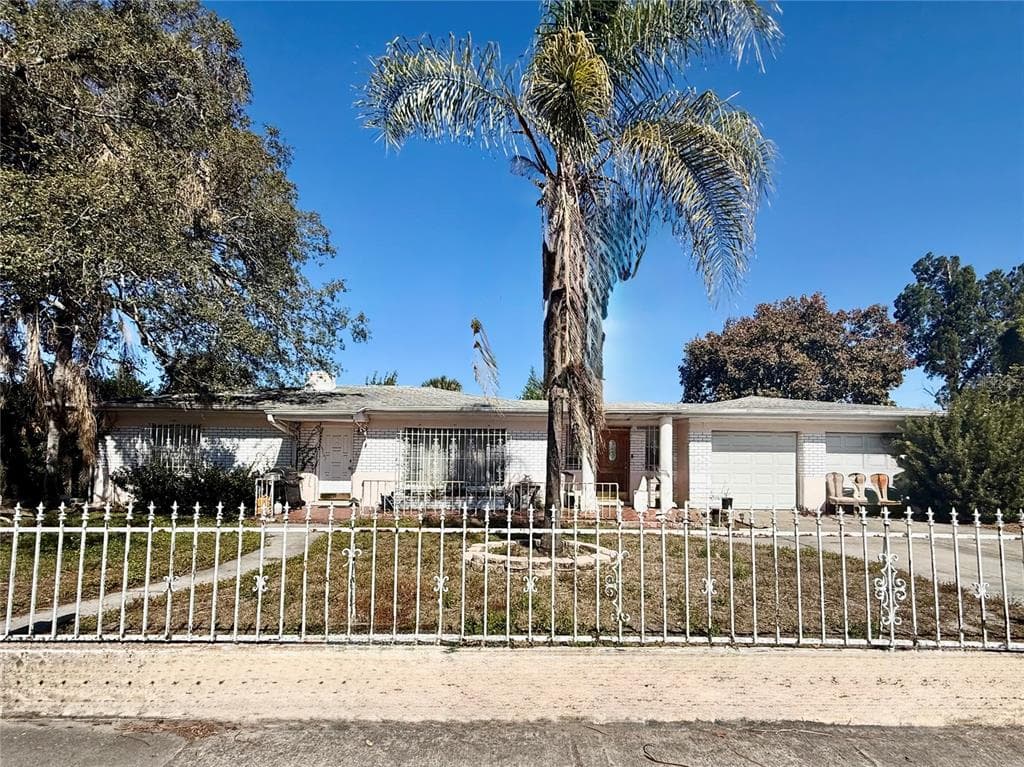 3206 E GIDDENS AVENUE TAMPA, FL 33610