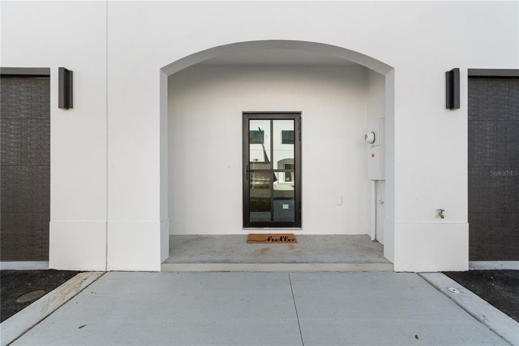 4350 CAMBIO GARDENS COURT TAMPA, FL 33610