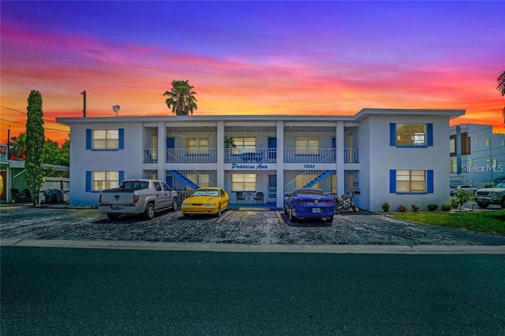 11025 2ND STREET E UNIT 8 TREASURE ISLAND, FL 33706