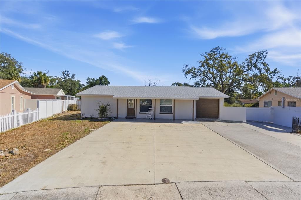 6439 EDEN LANE TAMPA, FL 33634
