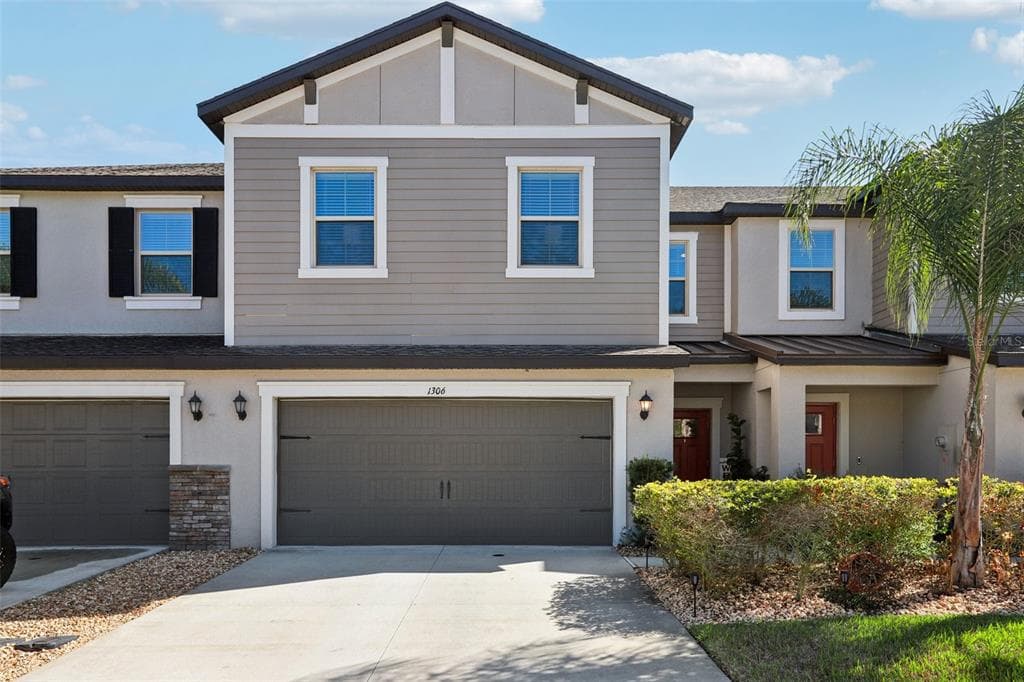 1306 WHITE FOX RUN LUTZ, FL 33549