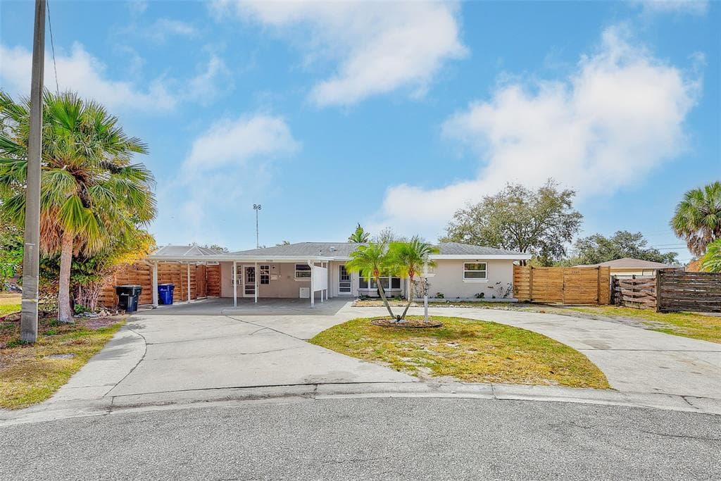 3946 OMEGA CIRCLE SARASOTA, FL 34235