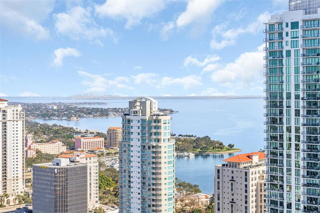 275 1ST AVENUE S UNIT 3304 ST PETERSBURG, FL 33701