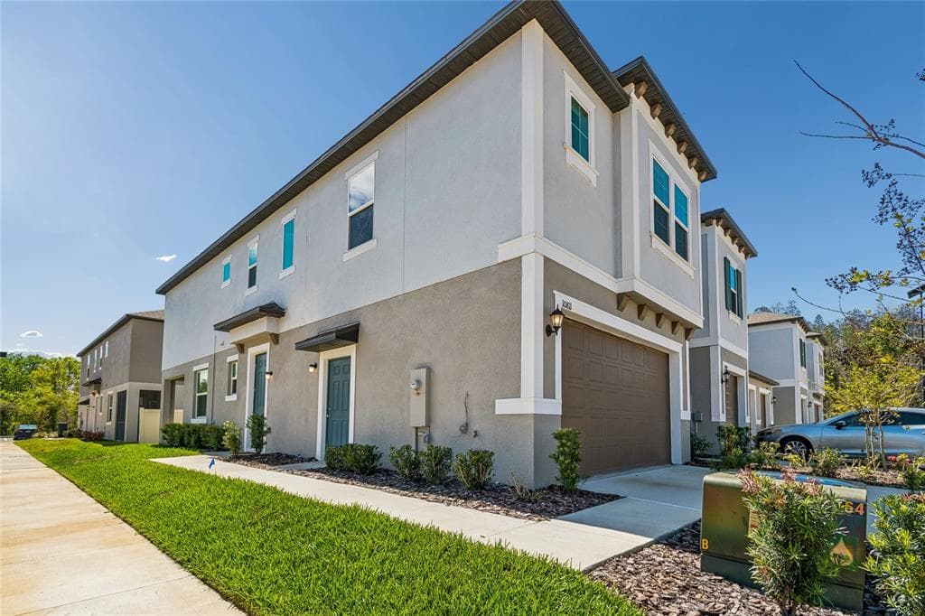 10811 FOWLERS BLUFF COURT TAMPA, FL 33647