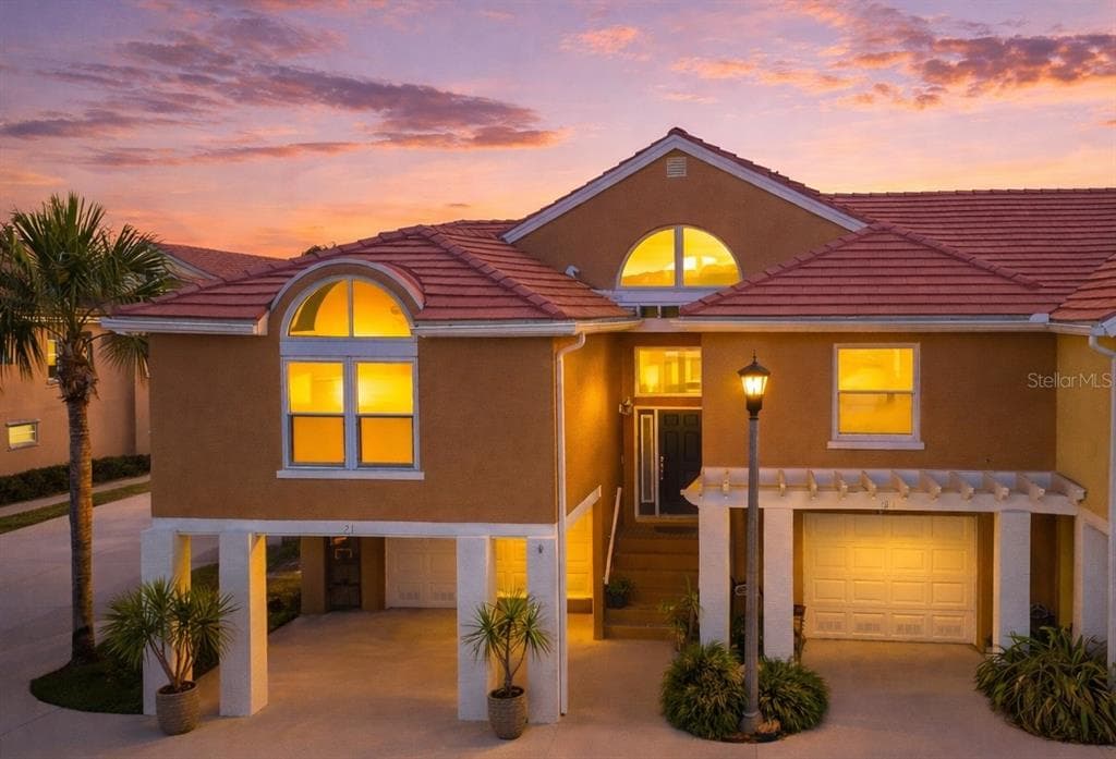 21 CRESCENT PLACE S ST PETERSBURG, FL 33711