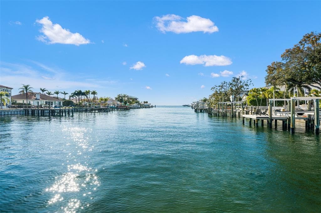 2605 S BEACH DRIVE TAMPA, FL 33629