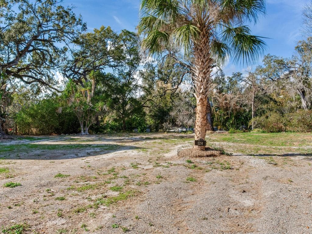 1214 E PARK CIRCLE TAMPA, FL 33604