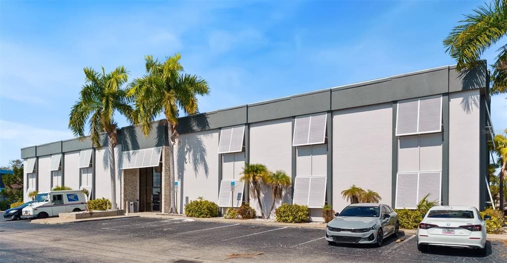 2700 E BAY DRIVE LARGO, FL 33771