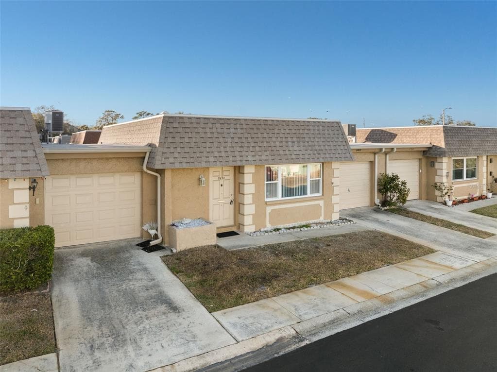 8452 PHILLIP N UNIT 8452 PINELLAS PARK, FL 33781
