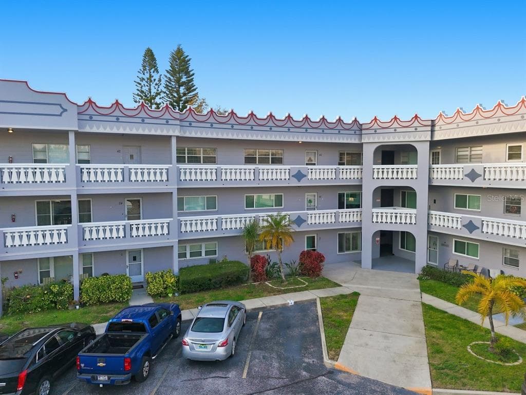 2294 SWEDISH DRIVE UNIT 8 CLEARWATER, FL 33763