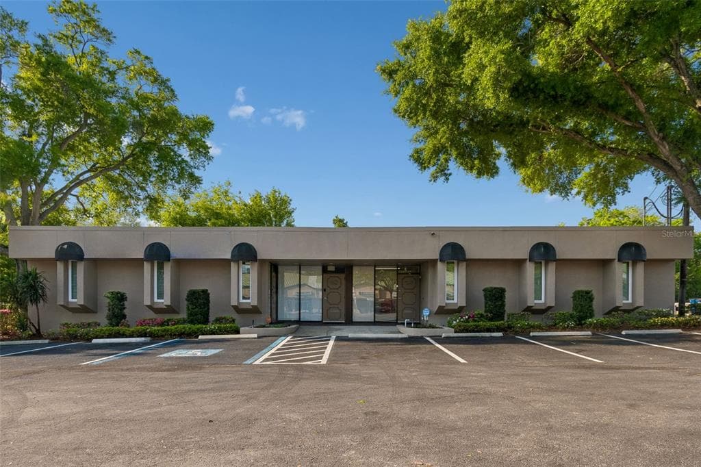 1046 W BUSCH BOULEVARD UNIT 100 TAMPA, FL 33612
