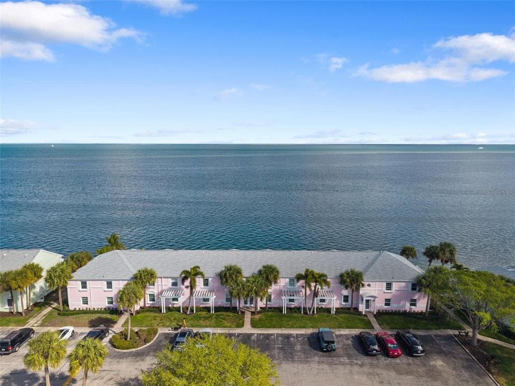 4842 COQUINA KEY DRIVE SE UNIT B ST PETERSBURG, FL 33705