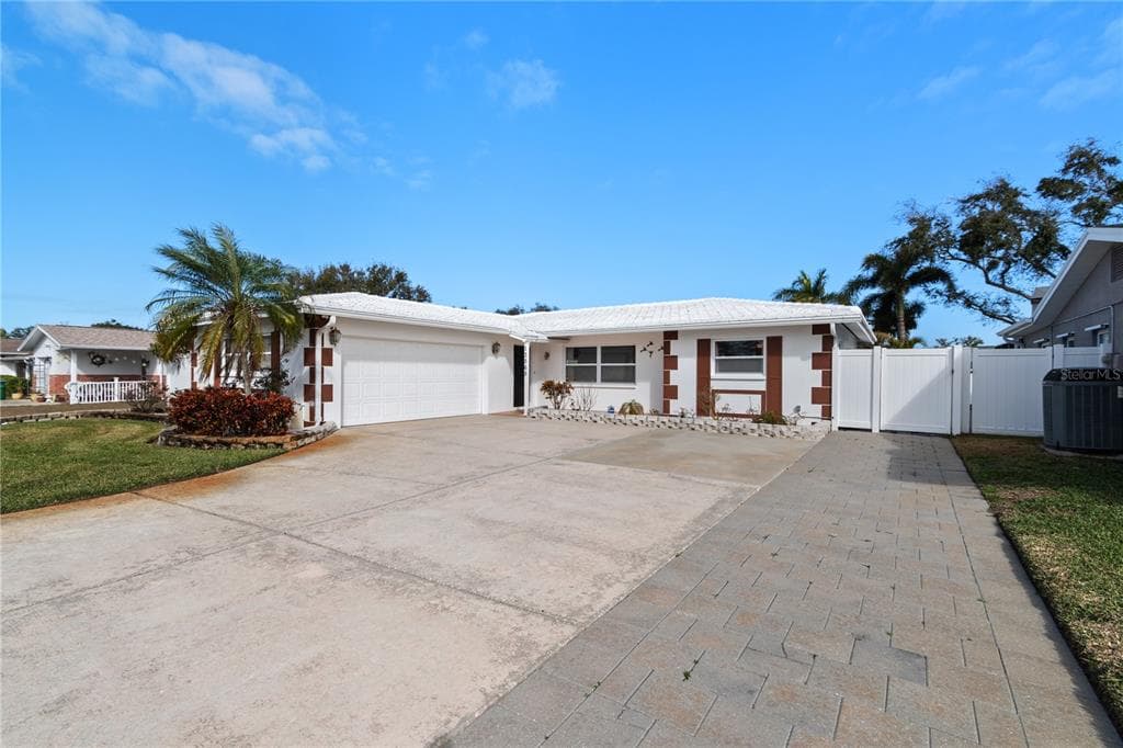 13565 86TH AVENUE SEMINOLE, FL 33776