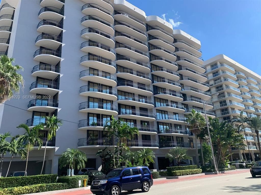 8877 COLLINS AVENUE UNIT 506 SURFSIDE, FL 33154