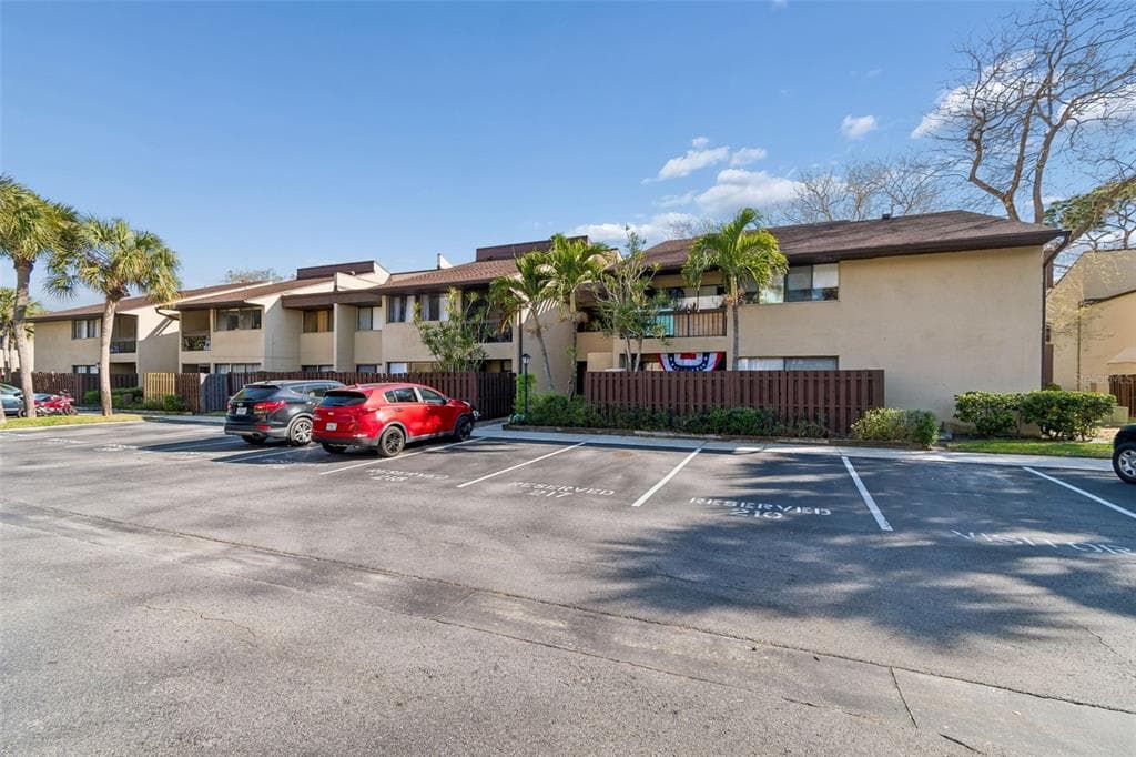 850 VILLAGE LAKE TER N UNIT 106 ST PETERSBURG, FL 33716
