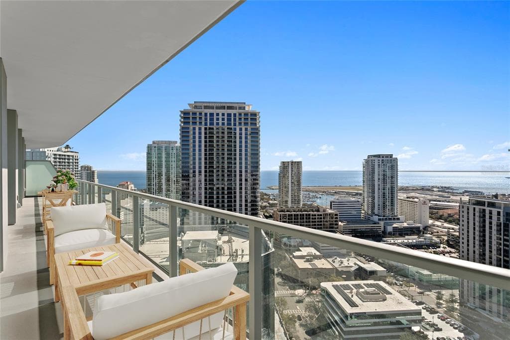 400 CENTRAL AVENUE UNIT 2806 ST PETERSBURG, FL 33701