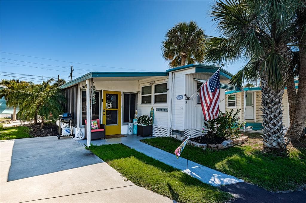 8678 44TH AVENUE N UNIT 62 ST PETERSBURG, FL 33709