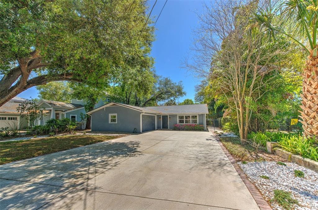 3208 W HAWTHORNE ROAD TAMPA, FL 33611