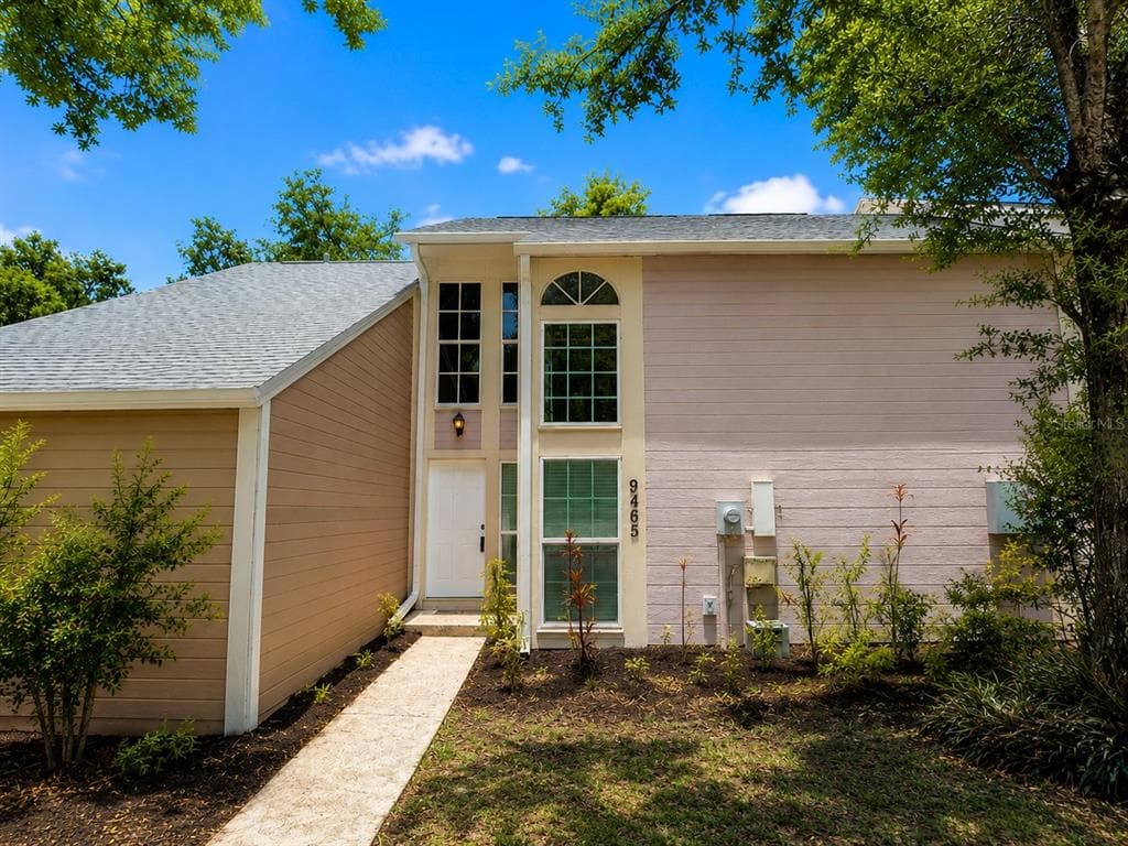 9465 FOREST HILLS CIRCLE TAMPA, FL 33612