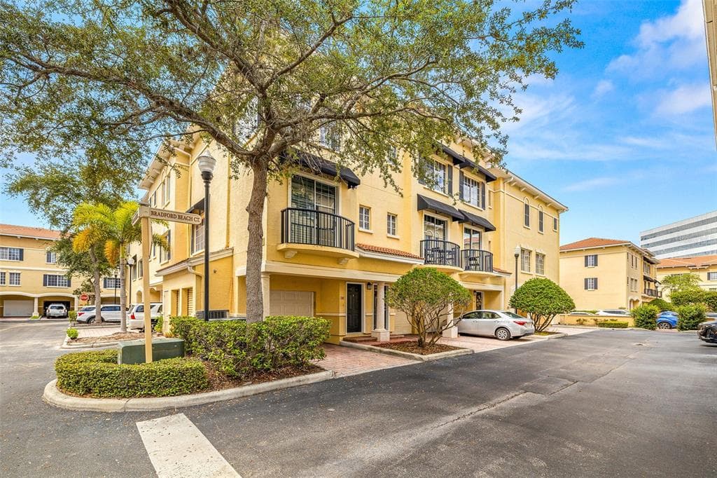 109 BRADFORD BEACH COURT UNIT 109 TAMPA, FL 33609