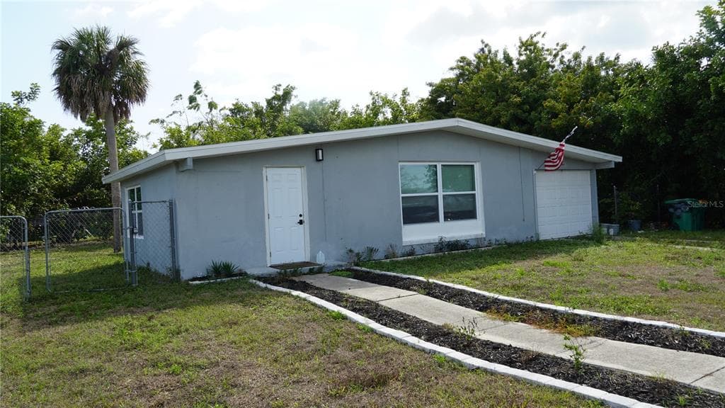 21883 BUXTON AVENUE PORT CHARLOTTE, FL 33952