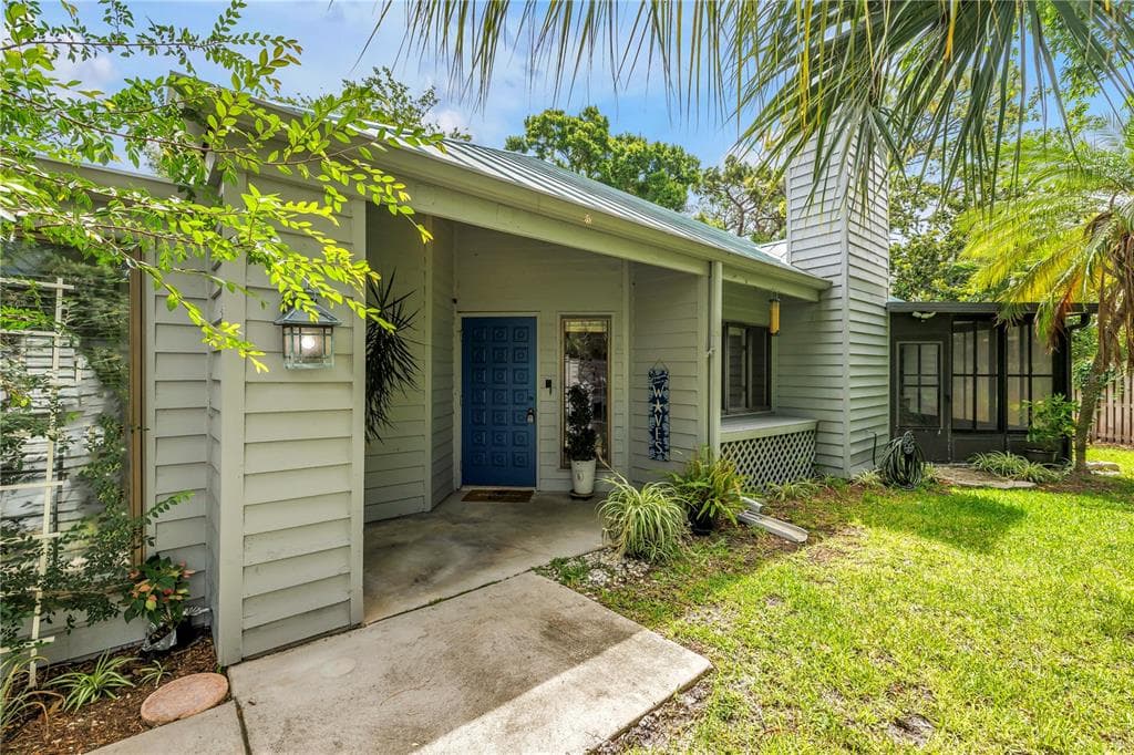 10495 LONGWOOD DRIVE SEMINOLE, FL 33777