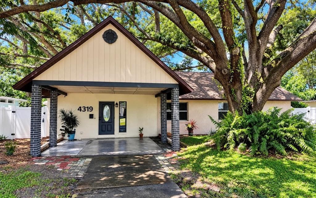 4319 S CAMERON AVENUE TAMPA, FL 33611