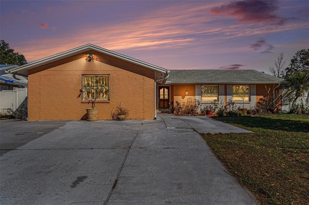 6807 DICKINSON COURT TAMPA, FL 33634