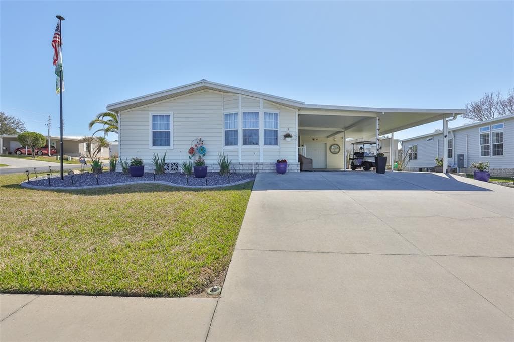 37041 NEUKOM AVENUE ZEPHYRHILLS, FL 33541