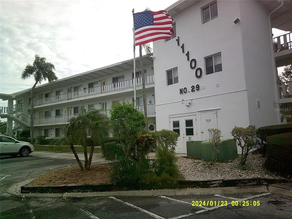 11100 86TH AVENUE UNIT 307 SEMINOLE, FL 33772