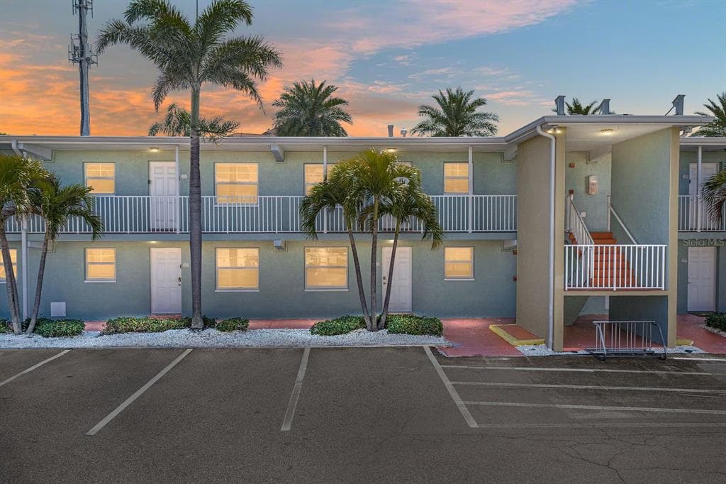 19417 GULF BOULEVARD UNIT F108 INDIAN SHORES, FL 33785