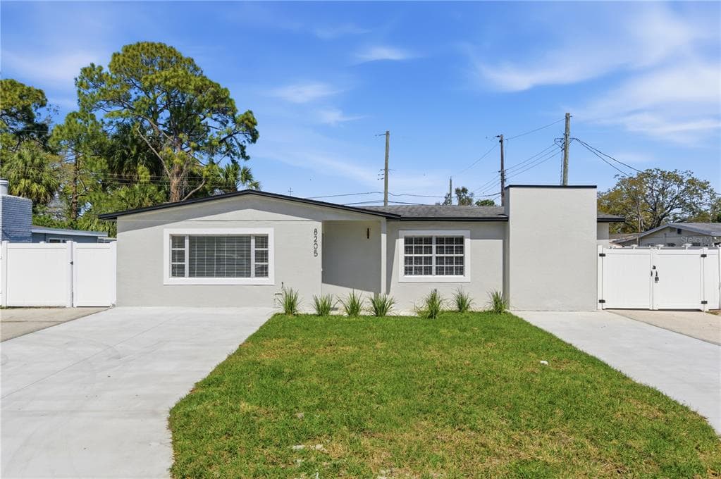 8205 TANGLEWOOD LANE TAMPA, FL 33615