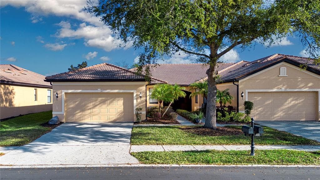 317 SENECA FALLS DRIVE APOLLO BEACH, FL 33572