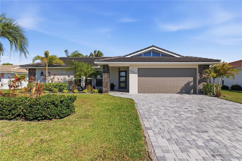 5424 PILOTS PLACE