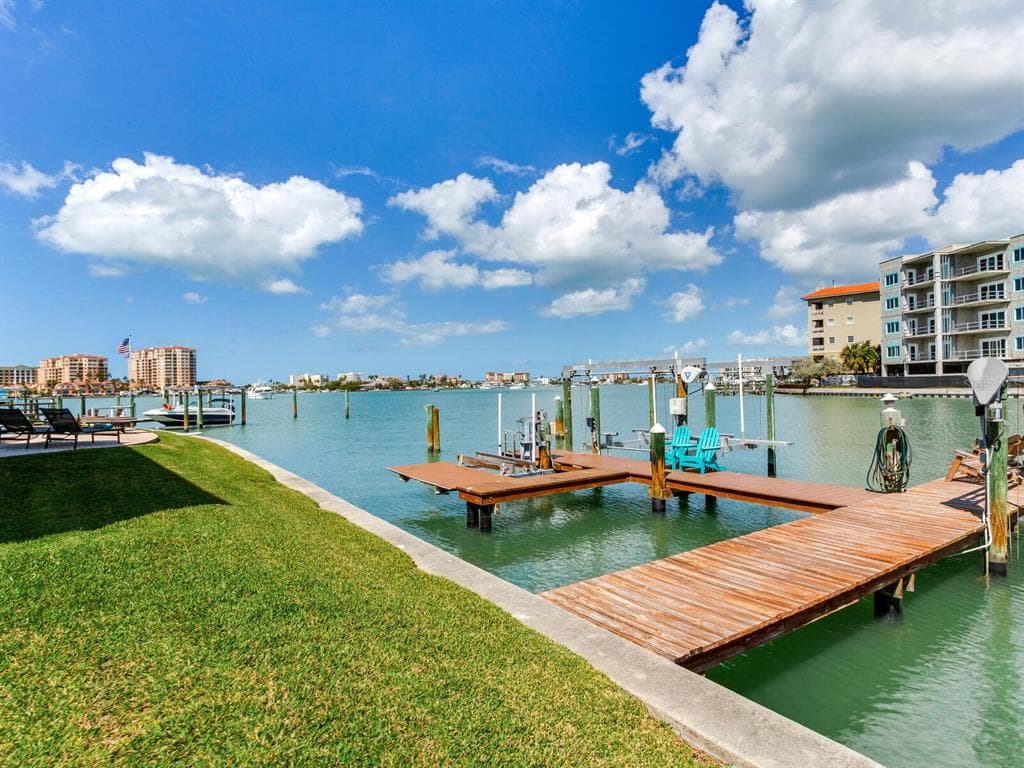 210 DOLPHIN POINT UNIT B CLEARWATER BEACH, FL 33767