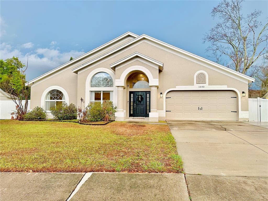 1643 SAND HOLLOW LANE VALRICO, FL 33594