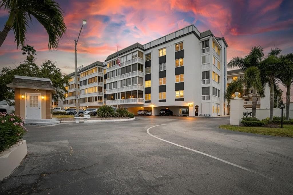 131 BLUFF VIEW DRIVE UNIT #203 BELLEAIR BLUFFS, FL 33770