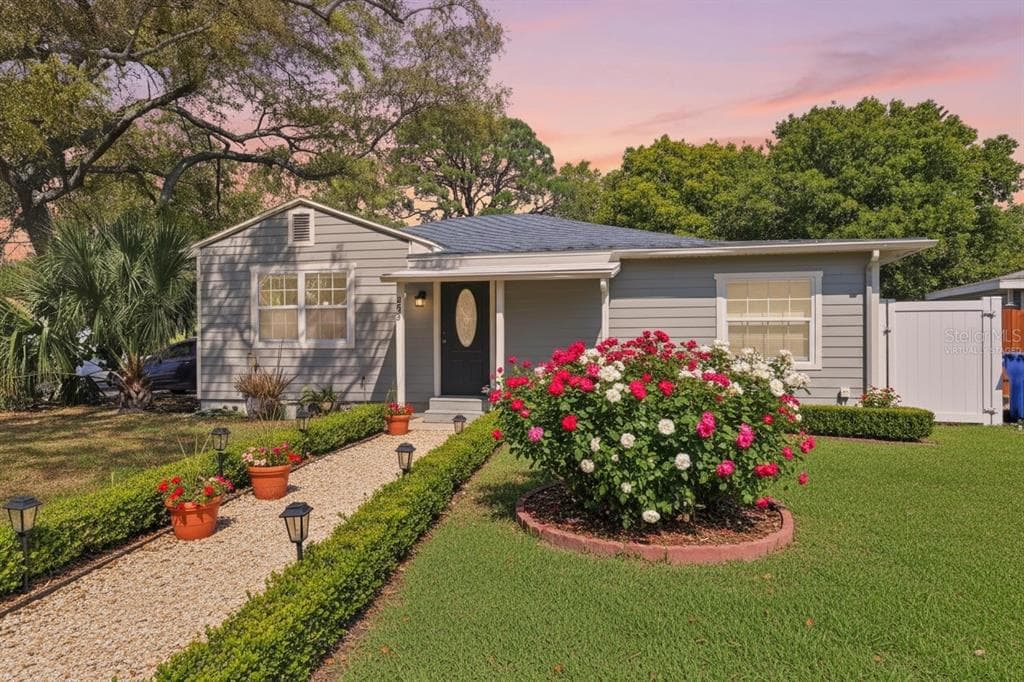 733 61ST AVENUE NE ST PETERSBURG, FL 33703