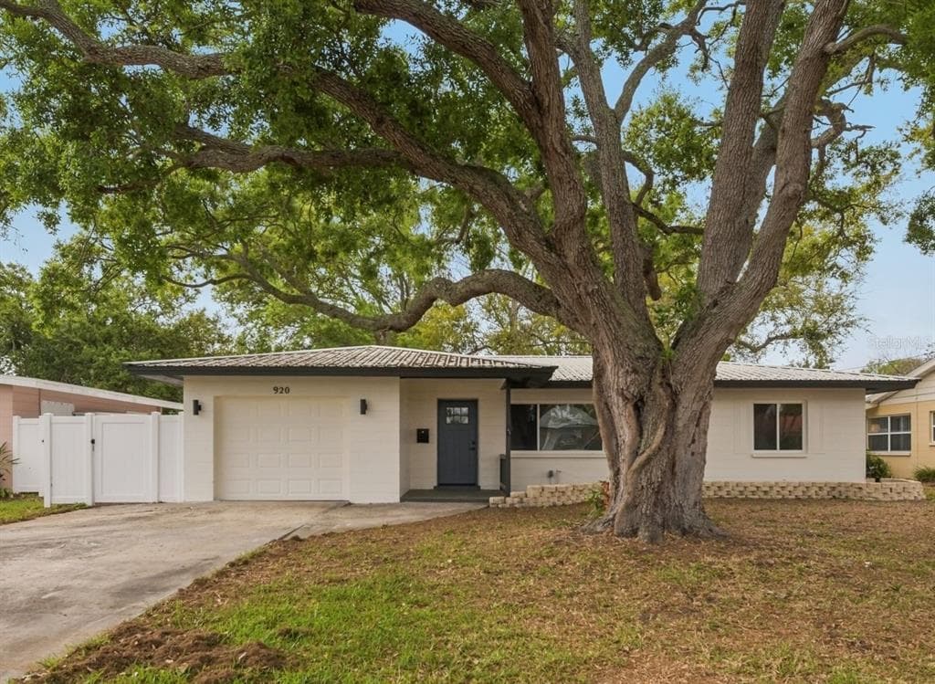 920 43RD AVENUE NE ST PETERSBURG, FL 33703