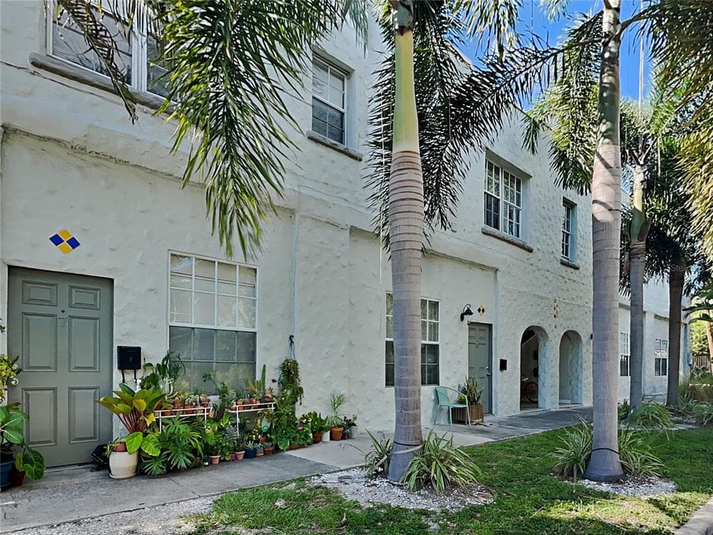 2305 W TEXAS AVENUE UNIT 7 TAMPA, FL 33629