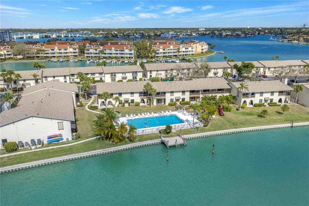 509 PLAZA SEVILLE COURT UNIT 19 TREASURE ISLAND, FL 33706