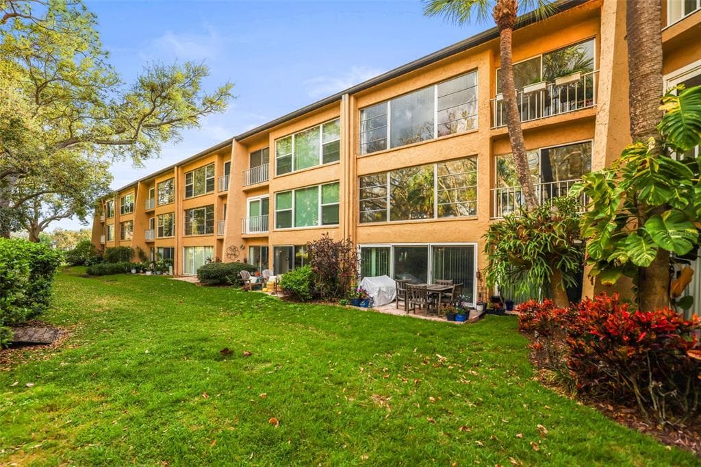 225 COUNTRY CLUB DRIVE UNIT D237 LARGO, FL 33771