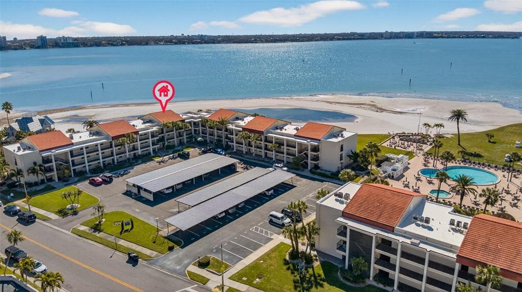 865 S GULFVIEW BOULEVARD UNIT 207 CLEARWATER BEACH, FL 33767