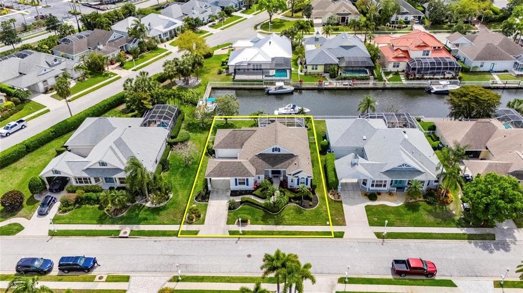 4720 CLIPPER DRIVE BRADENTON, FL 34208