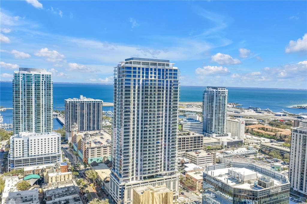 275 1ST AVENUE S UNIT 1703 ST PETERSBURG, FL 33701