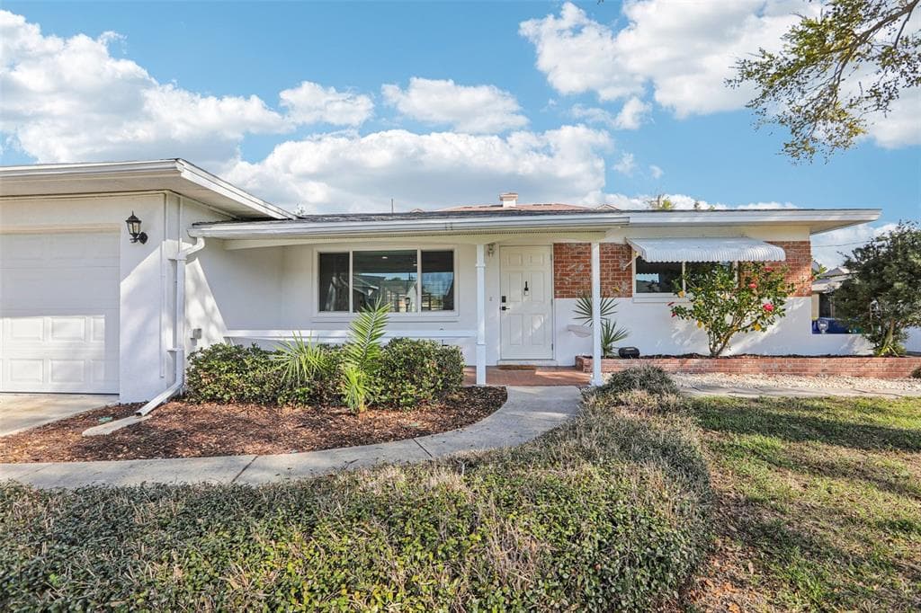 10569 LAKE VISTA DRIVE SEMINOLE, FL 33772